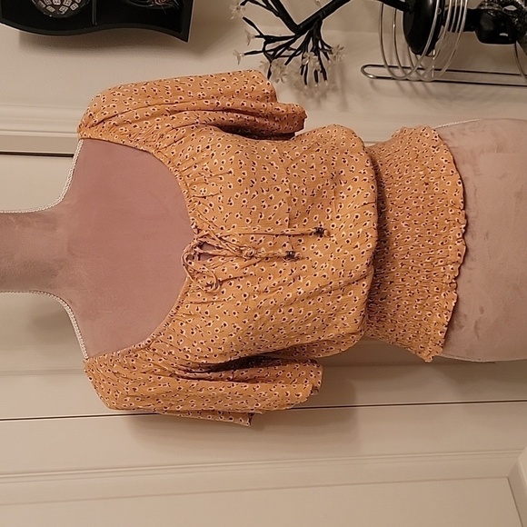 Hippie Rose Size S Boho Peasant Top, NWT!  Golden Mustard Color w/ floral print. - Picture 1 of 9